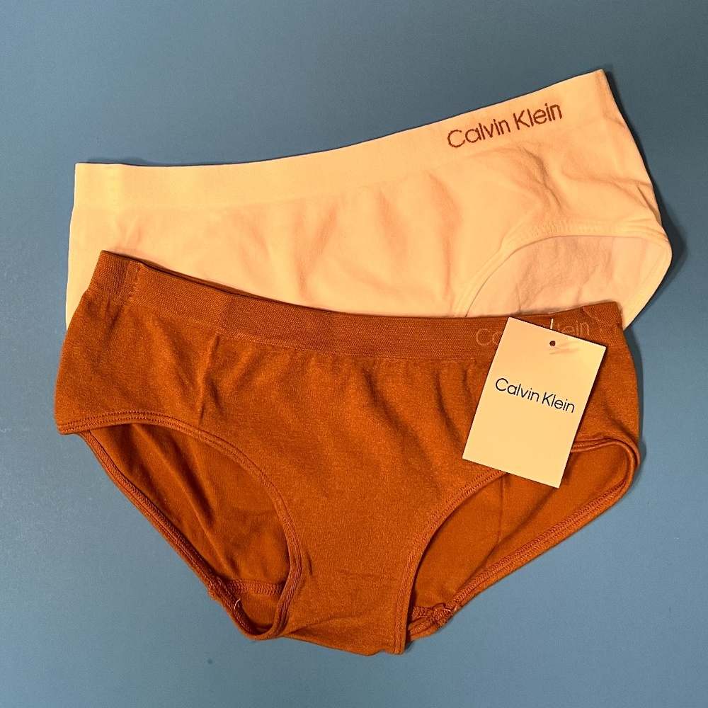 Calvin Klein Girls Seamless Hipster Panties 2 pack Cocoa / White Large 10-12